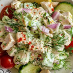 Hier ist das Rezept für die griechische Hühnersalat mit Tzatziki!