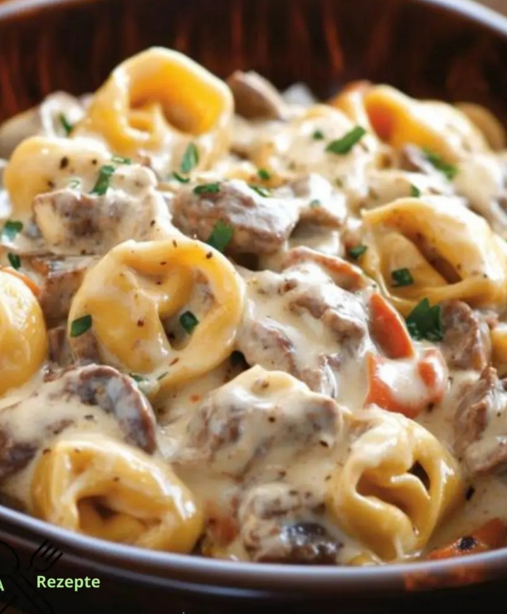 Cheesesteak-Tortellini in cremiger Provoloneträumerei