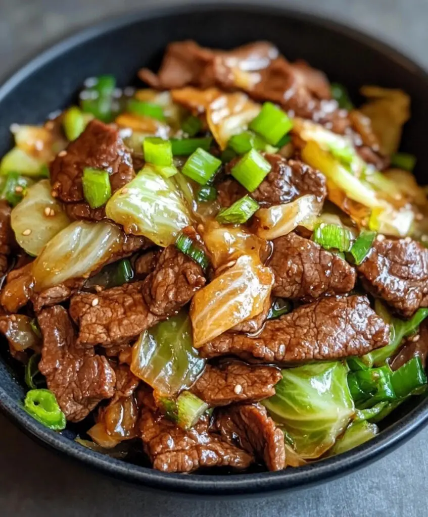 Herzhafter Rindfleisch- und Kohl-Wok für jeden Tag.