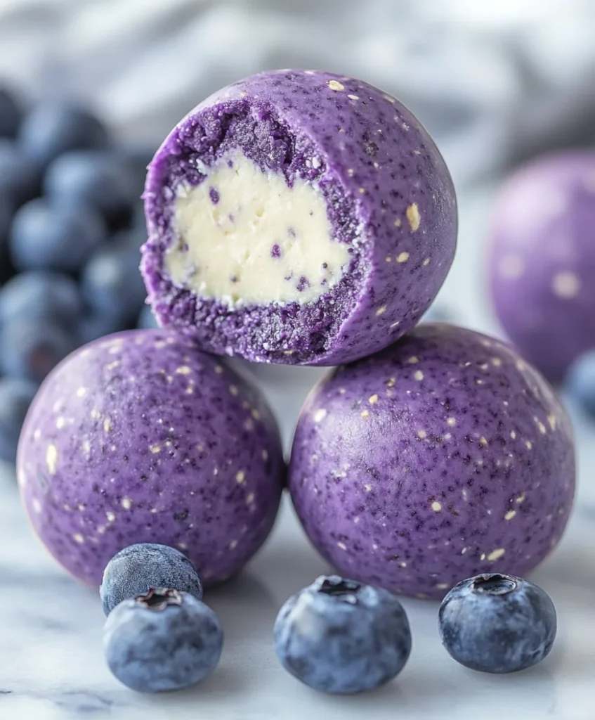 Cremige Blaubeer-Käsekuchen-Protein-Energie-Bällchen