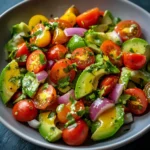 Frischer Avocado-Salat mit Limetten-Honig-Dressing genießen
